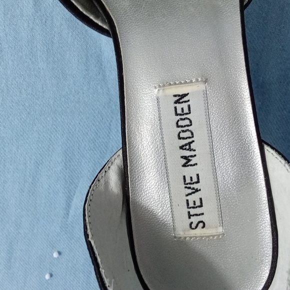 Black square toe Steve madden heels. Like new. - Picture 4 of 4